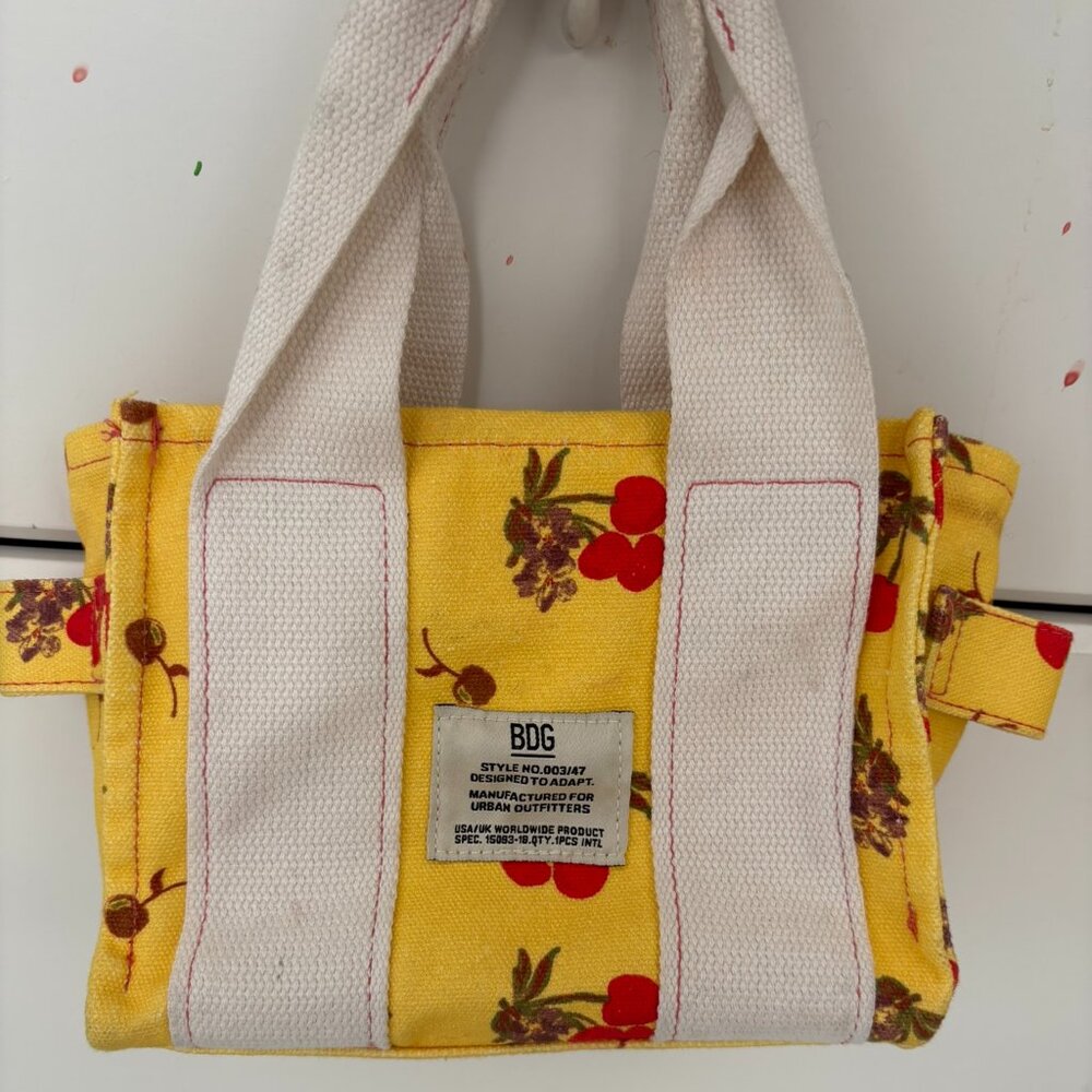 Small Yellow Cherries Purse